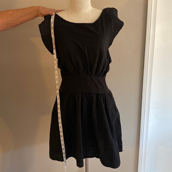 Free People linen blend beautiful ruffled back tie mini boho dress. - Picture 10 of 14